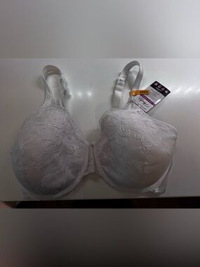 PLAYTEX UNDERWIRE BRA, SECRETS, BEAUTIFUL LIFT, EMBROIDERED, WHITE SIZE 40 DD.